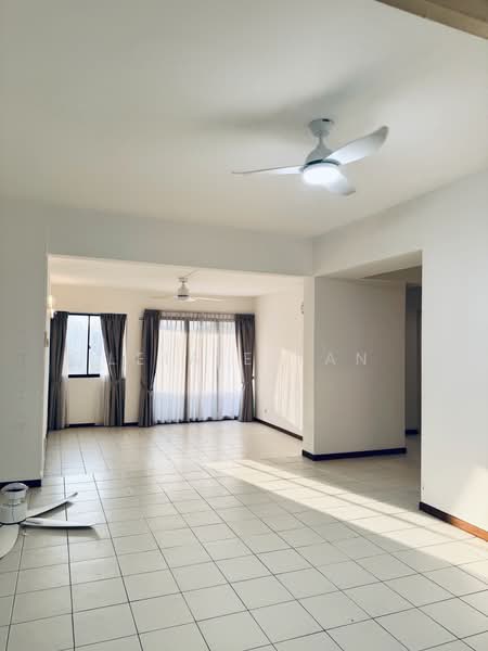 Riverwalk Apartments, 20 Upper Circular Road, 2 Bedrooms, 1,259 sqft, Apartment For Sale, by Leia E Tan, 500163195 - Living Room - PropertyGuru.com.sg