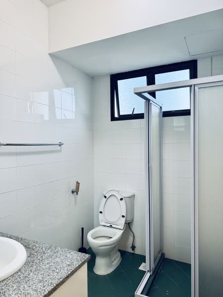 Riverwalk Apartments, 20 Upper Circular Road, 2 Bedrooms, 1,259 sqft, Apartment For Sale, by Leia E Tan, 500163195 - Common Bathroom - PropertyGuru.com.sg