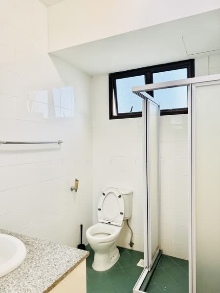 Riverwalk Apartments, 20 Upper Circular Road, 2 Bedrooms, 1,259 sqft, Apartment For Sale, by Leia E Tan, 500163195 - Common Bathroom - PropertyGuru.com.sg