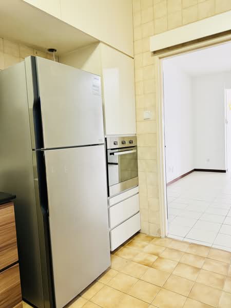 Riverwalk Apartments, 20 Upper Circular Road, 2 Bedrooms, 1,259 sqft, Apartment For Sale, by Leia E Tan, 500163195 - Kitchen - PropertyGuru.com.sg