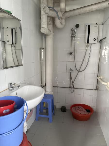 33 Teban Gardens Road, 33 Teban Gardens Road, Room Rental, 250 sqft, HDB Flat For Rent, by Wee Jia Ling (Wei Jialing), 500163198 - Bathroom - PropertyGuru.com.sg