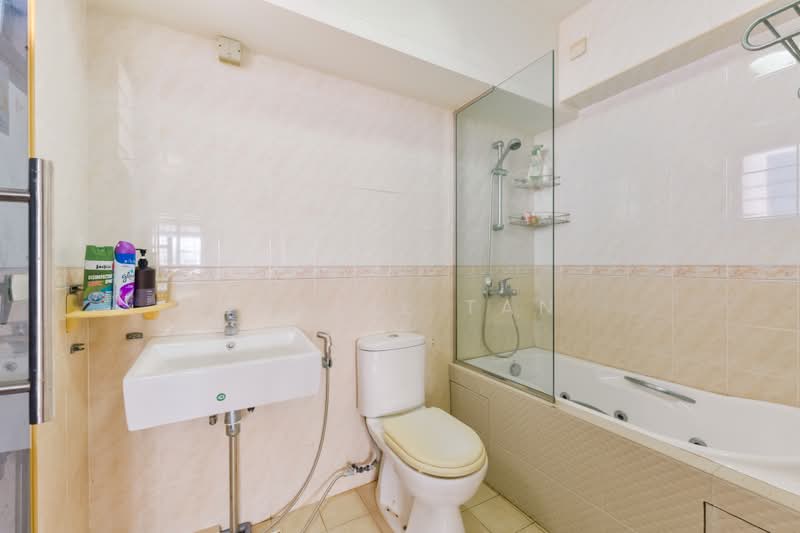 491 Admiralty Link, 491 Admiralty Link, 3 Bedrooms, 1,184 sqft, HDB Flat For Sale, by Janell Tan, 500163208 - Master Bathroom - PropertyGuru.com.sg