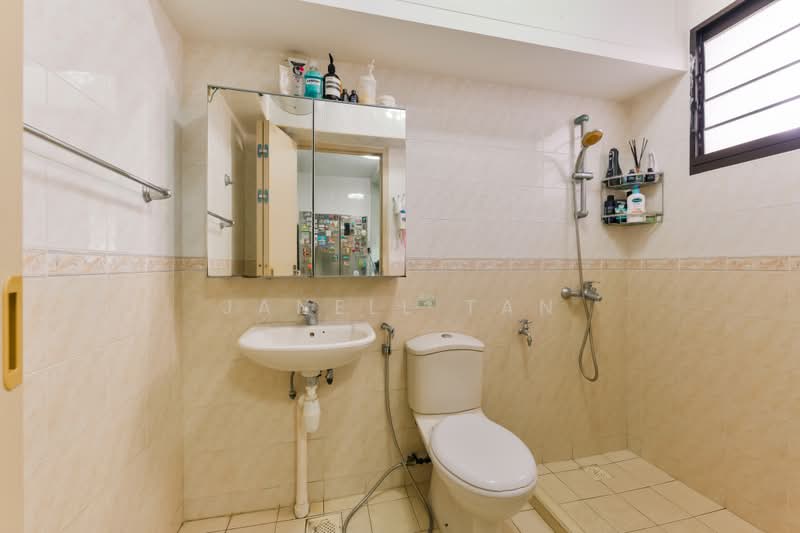 491 Admiralty Link, 491 Admiralty Link, 3 Bedrooms, 1,184 sqft, HDB Flat For Sale, by Janell Tan, 500163208 - Common Bathroom - PropertyGuru.com.sg