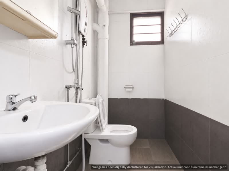 424 Bukit Batok West Avenue 2, 424 Bukit Batok West Avenue 2, 2 Bedrooms, 689 sqft, HDB Flat For Sale, by Desmond Loo 吕胜顺, 500163211 - Bathroom - PropertyGuru.com.sg