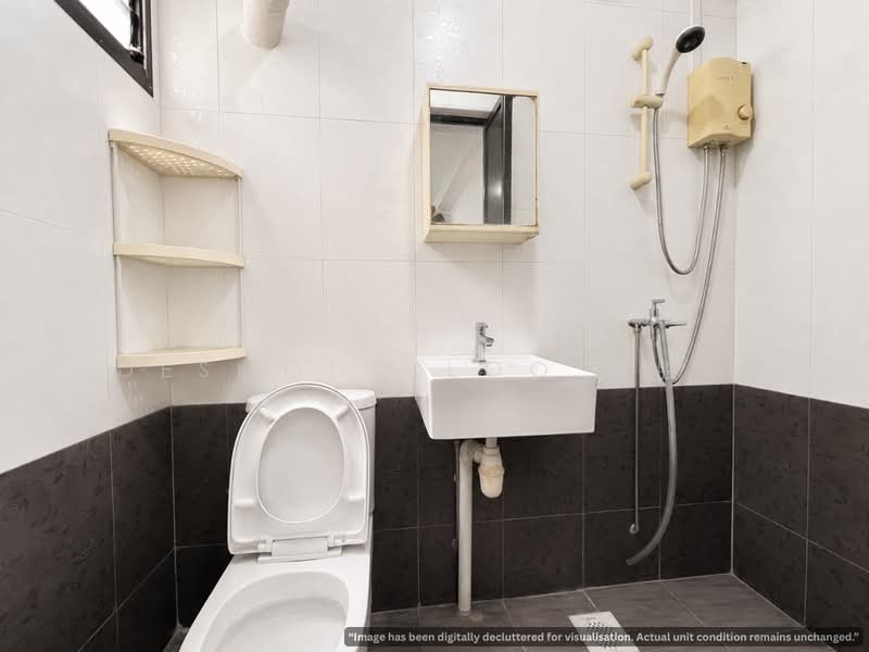 424 Bukit Batok West Avenue 2, 424 Bukit Batok West Avenue 2, 2 Bedrooms, 689 sqft, HDB Flat For Sale, by Desmond Loo 吕胜顺, 500163211 - Master Bathroom - PropertyGuru.com.sg