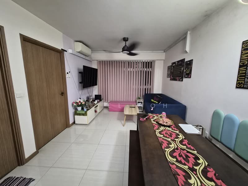 409A Northshore Drive, 409A Northshore Drive, 2 Bedrooms, 721 sqft, HDB Flat For Sale, by Hazel Goh, 500163217 - Living Room - PropertyGuru.com.sg