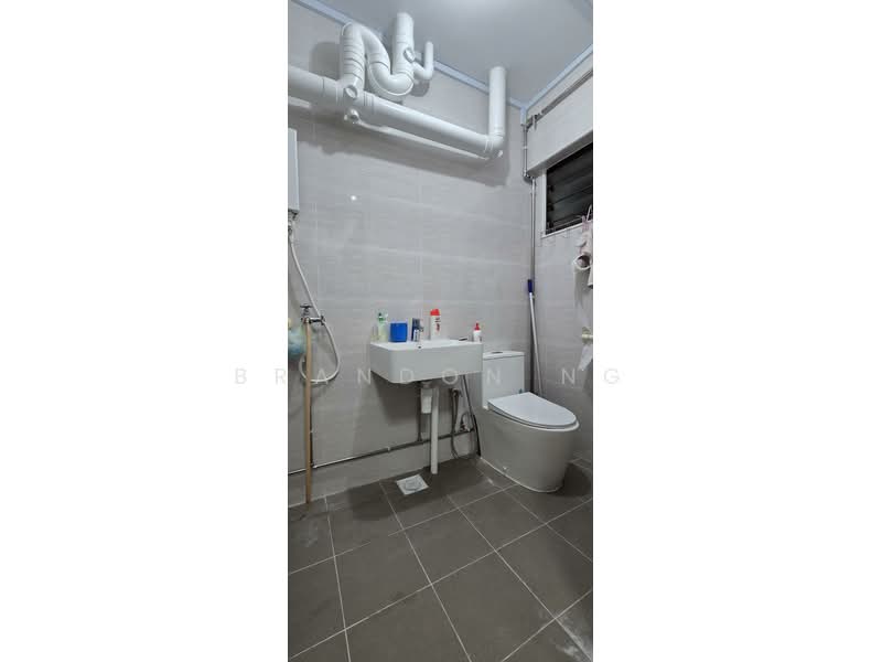 371 Tampines Street 34, 371 Tampines Street 34, 3 Bedrooms, 1,324 sqft, HDB Flat For Sale, by Brandon Ng, 500163219 - Bathroom - PropertyGuru.com.sg