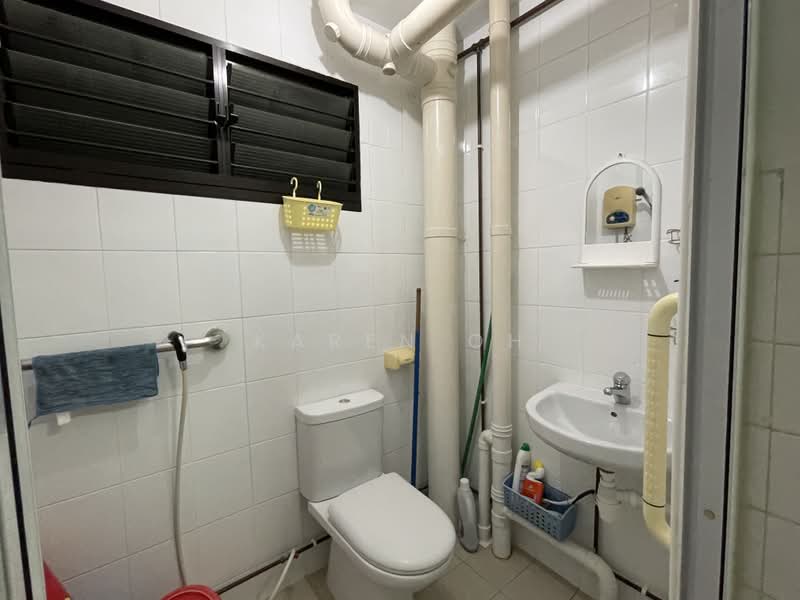 836 Tampines Street 82, 836 Tampines Street 82, 3 Bedrooms, 900 sqft, HDB Flat For Rent, by Karen Oh, 500163226 - Bathroom - PropertyGuru.com.sg
