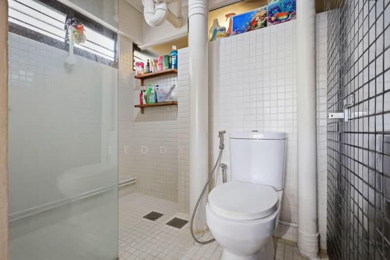 32 Bedok South Avenue 2, 32 Bedok South Avenue 2, 3 Bedrooms, 1,270 sqft, HDB Flat For Sale, by Teddy Juay, 500163242 - Bathroom - PropertyGuru.com.sg