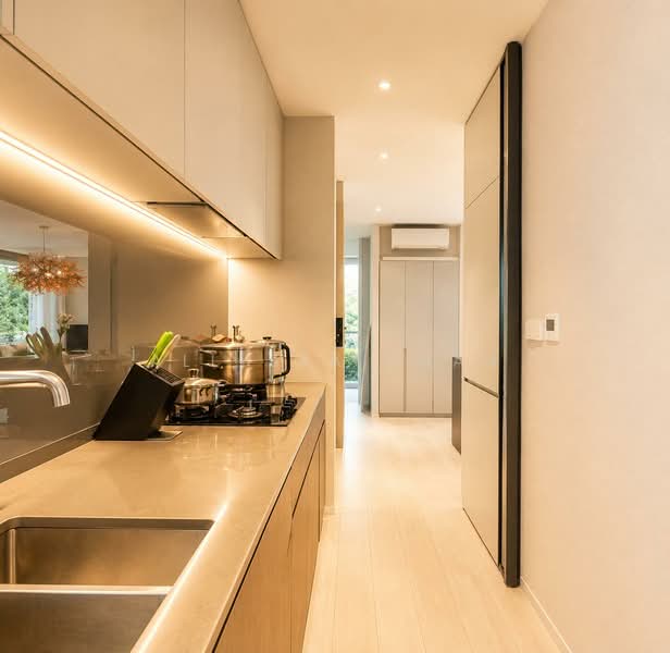 Amber Park, 18 Amber Gardens, 5 Bedrooms, 2,045 sqft, Condominium For Sale, by Allyssa Chan, 500163249 - Kitchen - PropertyGuru.com.sg
