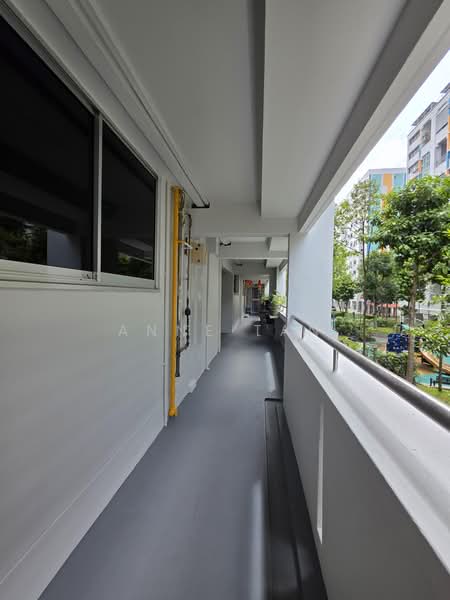 119 Teck Whye Lane, 119 Teck Whye Lane, 3 Bedrooms, 1,119 sqft, HDB Flat For Sale, by Anne Tan, 500163264 - Corridor - PropertyGuru.com.sg