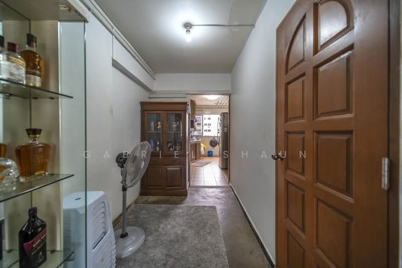 722 Yishun Street 71, 722 Yishun Street 71, 4 Bedrooms, 1,406 sqft, HDB Flat For Sale, by Gabriel Shaun, 500163292 - Corridor - PropertyGuru.com.sg