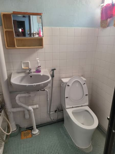 619 Bedok Reservoir Road, 619 Bedok Reservoir Road, Room Rental, 200 sqft, HDB Flat For Rent, by John Chen, 500163302 - Bathroom - PropertyGuru.com.sg
