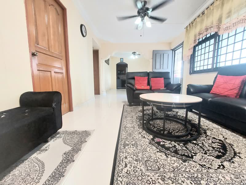 425 Woodlands Street 41, 425 Woodlands Street 41, 3 Bedrooms, 1,065 sqft, HDB Flat For Sale, by Khairul Jalal, 500163307 - Living Room - PropertyGuru.com.sg