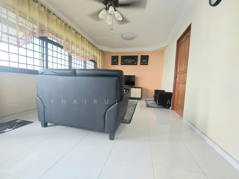425 Woodlands Street 41, 425 Woodlands Street 41, 3 Bedrooms, 1,065 sqft, HDB Flat For Sale, by Khairul Jalal, 500163307 - Living Room - PropertyGuru.com.sg