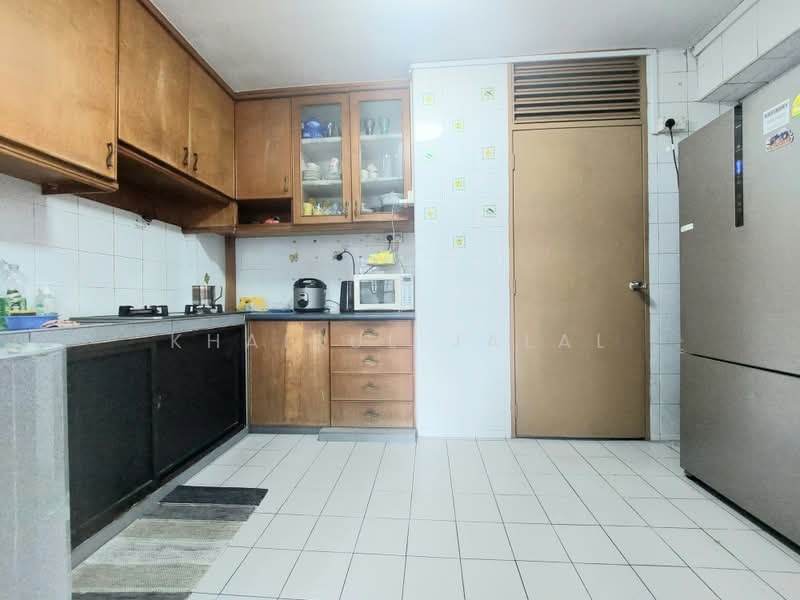 425 Woodlands Street 41, 425 Woodlands Street 41, 3 Bedrooms, 1,065 sqft, HDB Flat For Sale, by Khairul Jalal, 500163307 - Kitchen - PropertyGuru.com.sg