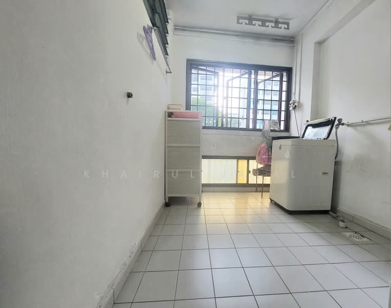425 Woodlands Street 41, 425 Woodlands Street 41, 3 Bedrooms, 1,065 sqft, HDB Flat For Sale, by Khairul Jalal, 500163307 - Service Yard - PropertyGuru.com.sg