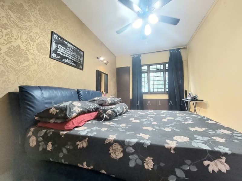 425 Woodlands Street 41, 425 Woodlands Street 41, 3 Bedrooms, 1,065 sqft, HDB Flat For Sale, by Khairul Jalal, 500163307 - Bedroom - PropertyGuru.com.sg