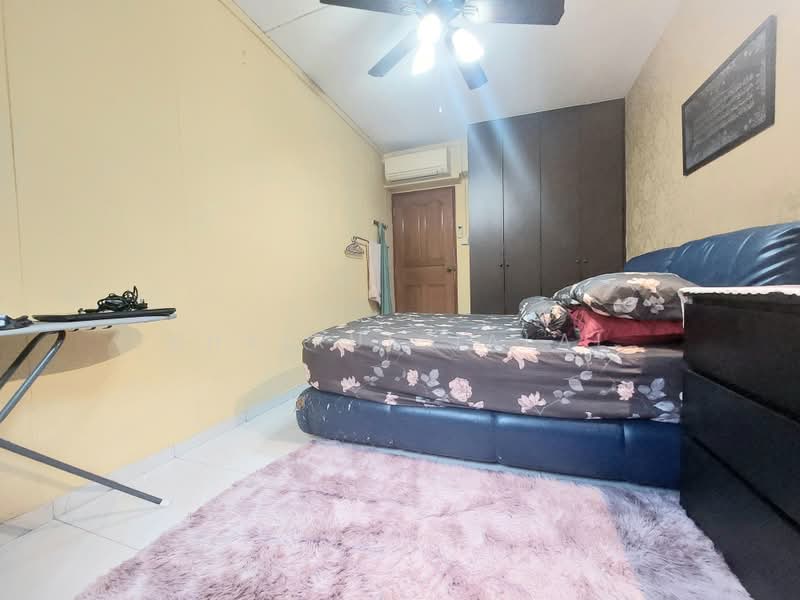 425 Woodlands Street 41, 425 Woodlands Street 41, 3 Bedrooms, 1,065 sqft, HDB Flat For Sale, by Khairul Jalal, 500163307 - Bedroom - PropertyGuru.com.sg