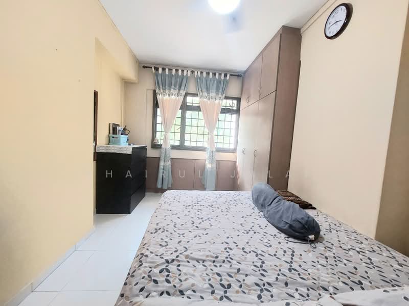 425 Woodlands Street 41, 425 Woodlands Street 41, 3 Bedrooms, 1,065 sqft, HDB Flat For Sale, by Khairul Jalal, 500163307 - Bedroom - PropertyGuru.com.sg