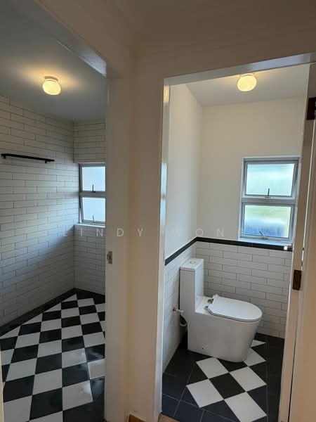 Opera Estate, Jalan Bangsawan, 5 Bedrooms, 2,800 sqft, Terraced House For Rent, by Lindy Wong, 500163311 - Bathroom - PropertyGuru.com.sg