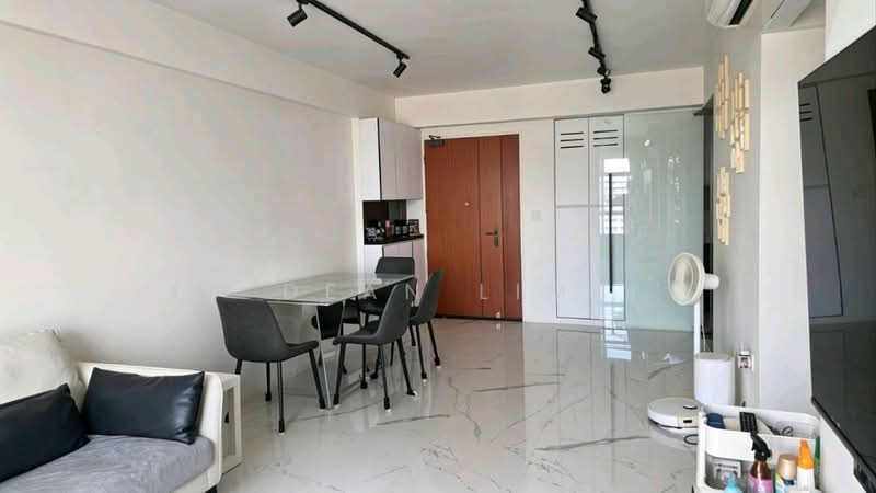 502D Yishun Street 51, 502D Yishun Street 51, 3 Bedrooms, 990 sqft, HDB Flat For Sale, by Dean Lim, 500163313 - Living Room - PropertyGuru.com.sg