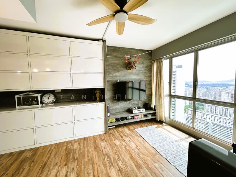 420 Clementi Avenue 1, 420 Clementi Avenue 1, 3 Bedrooms, 1,033 sqft, HDB Flat For Sale, by Tan Hui Neo Veronica, 500163339 - Living Room - PropertyGuru.com.sg
