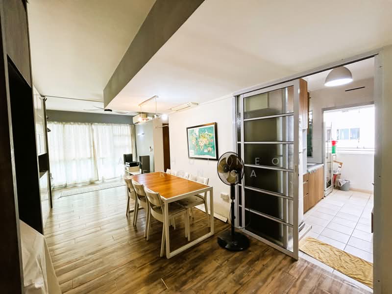 420 Clementi Avenue 1, 420 Clementi Avenue 1, 3 Bedrooms, 1,033 sqft, HDB Flat For Sale, by Tan Hui Neo Veronica, 500163339 - Dining Room - PropertyGuru.com.sg