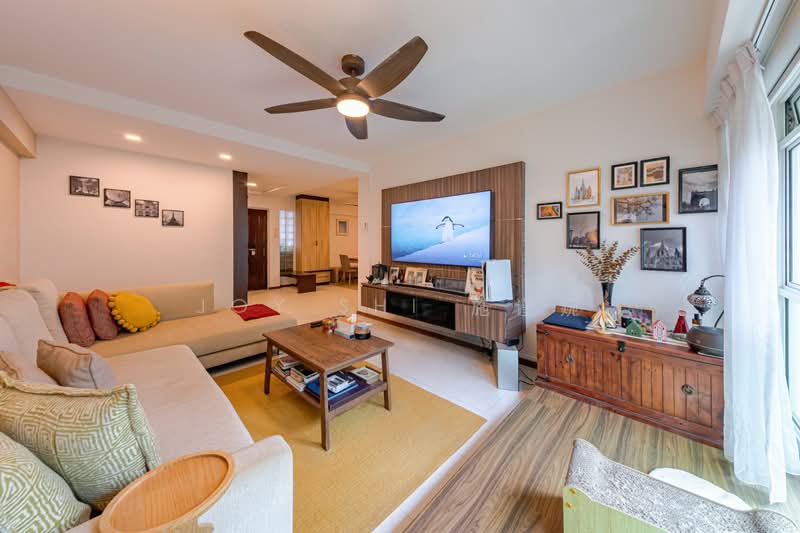 176C Edgefield Plains, 176C Edgefield Plains, 3 Bedrooms, 1,184 sqft, HDB Flat For Sale, by Joy Shi 施谨婉, 500163357 - Living Room - PropertyGuru.com.sg