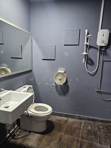 BOAT QUAY CONSERVATION AREA, 63 Boat Quay, 958 sqft, Shop / Shophouse For Rent, by Michelle Phang, 500163358 - Bathroom - CommercialGuru.com.sg