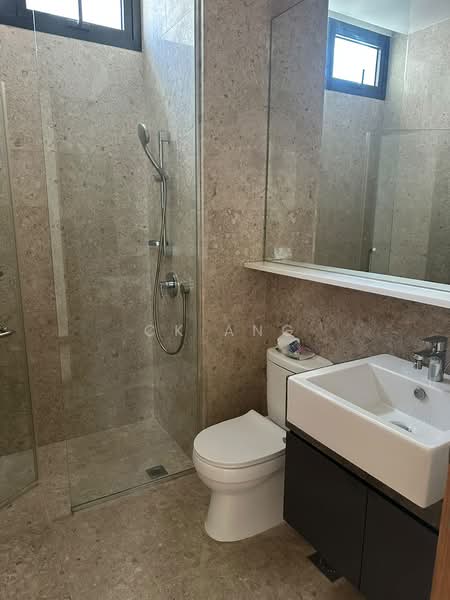 18 Woodsville, 18 Woodsville Close, 3 Bedrooms, 1,100 sqft, Condominium For Rent, by CK Ang, 500163359 - Bathroom - PropertyGuru.com.sg