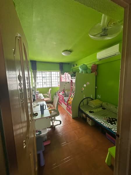 107 Bukit Batok West Avenue 6, 107 Bukit Batok West Avenue 6, 4 Bedrooms, 1,119 sqft, HDB Flat For Sale, by Donald Lin, 500163394 - Bedroom - PropertyGuru.com.sg