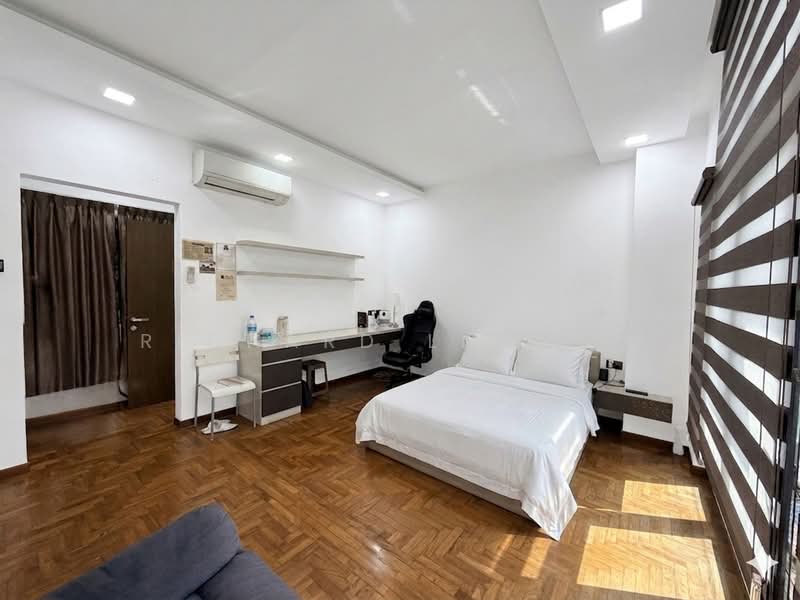 Elias Terrace, Elias Terrace, 5 Bedrooms, 2,500 sqft, Terraced House For Sale, by Richard Lin Z K, 500163407 - Bedroom - PropertyGuru.com.sg