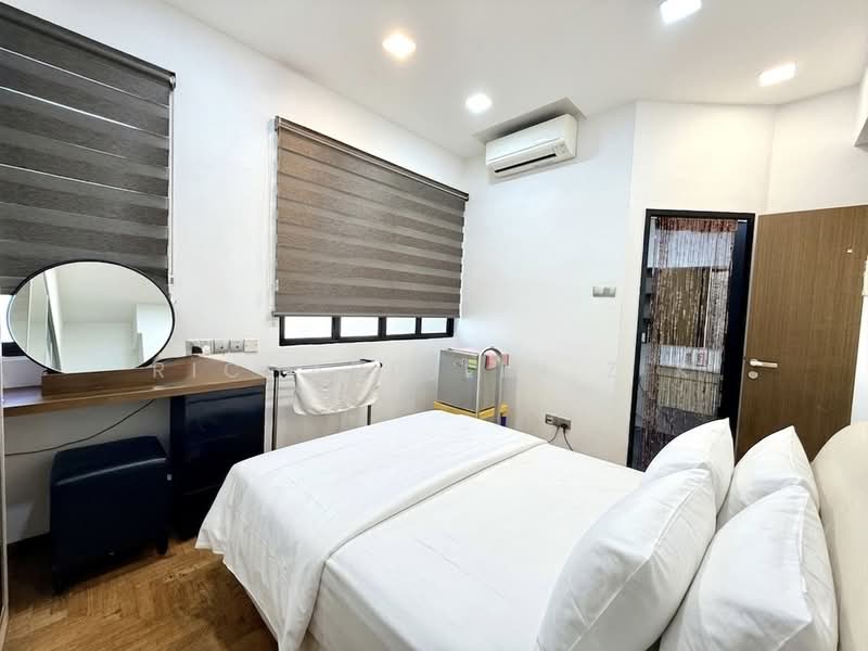 Elias Terrace, Elias Terrace, 5 Bedrooms, 2,500 sqft, Terraced House For Sale, by Richard Lin Z K, 500163407 - Bedroom - PropertyGuru.com.sg