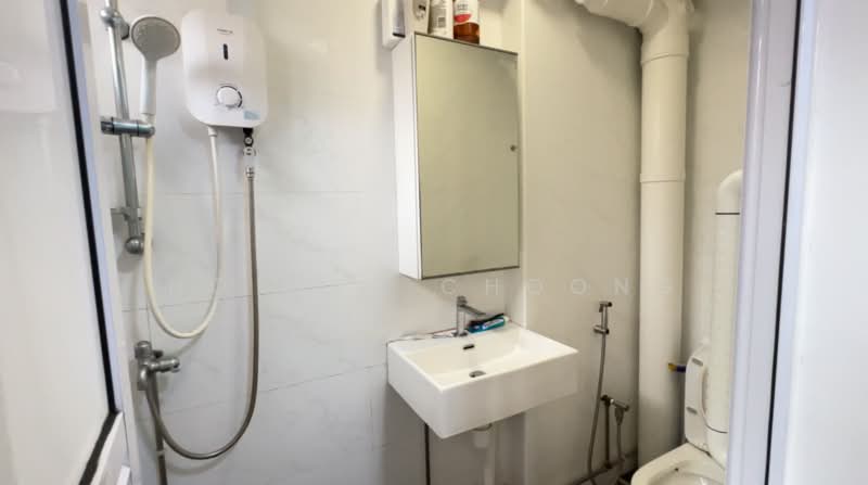 272 Bishan Street 24, 272 Bishan Street 24, 3 Bedrooms, 1,109 sqft, HDB Flat For Sale, by Ho Wee Choong, 500163409 - Bathroom - PropertyGuru.com.sg