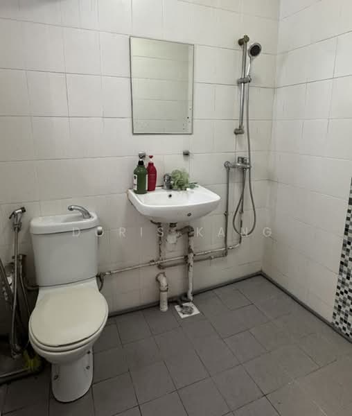 113 Pending Road, 113 Pending Road, Room Rental, 200 sqft, HDB Flat For Rent, by Doris Kang, 500163416 - Bathroom - PropertyGuru.com.sg