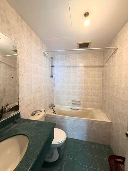 Wing Fong Mansions, 12 Lorong 14 Geylang, Room Rental, 300 sqft, Apartment For Rent, by Serene Teng, 500163423 - Bathroom - PropertyGuru.com.sg