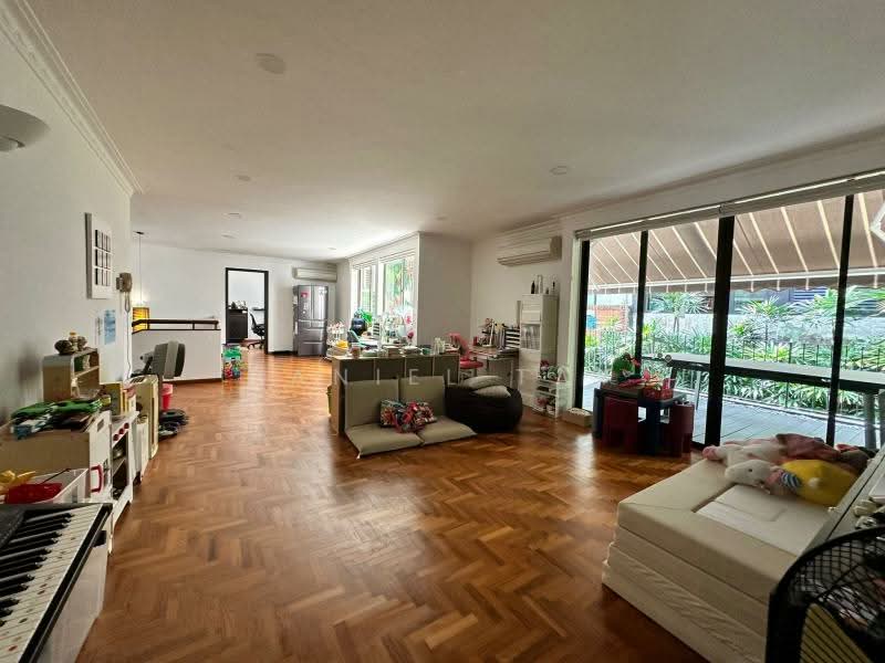 ⭐ FREEHOLD BUNGALOW · CLOSE TO 10,000 SQFT LAND · POOL · PARKS 3 CARS, Sixth Avenue, Jalan Haji Alias, Coronation Road West, Namly Drive, Jalan Lim Tai See, Holland Road, Bukit Timah, Hwa Chong Vicinity, 5 Bedrooms, 9,750 sqft, Bungalow House For Sale, by Daniel Tay, 500163431 - PropertyGuru.com.sg
