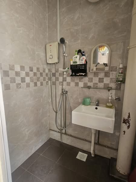 835 Jurong West Street 81, 835 Jurong West Street 81, 3 Bedrooms, 1,119 sqft, HDB Flat For Sale, by Ivy Lew, 500163463 - Bathroom - PropertyGuru.com.sg