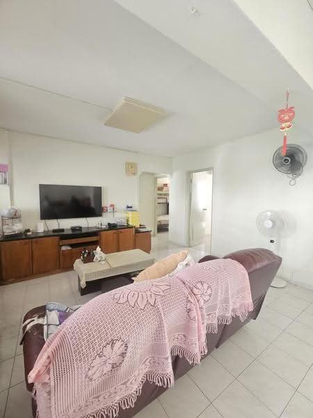 835 Jurong West Street 81, 835 Jurong West Street 81, Boon Lay / Jurong / Tuas, 3 Bedrooms, 1,119 sqft, HDB Flat For Sale, by Ivy Lew, 500163463 - Living Room - PropertyGuru.com.sg