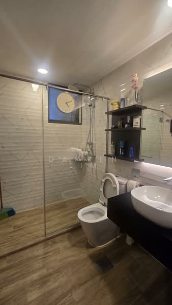 Parc Oasis, 39 Jurong East Avenue 1, 3 Bedrooms, 1,378 sqft, Condominium For Rent, by Darren Lim, 500163465 - Bathroom - PropertyGuru.com.sg