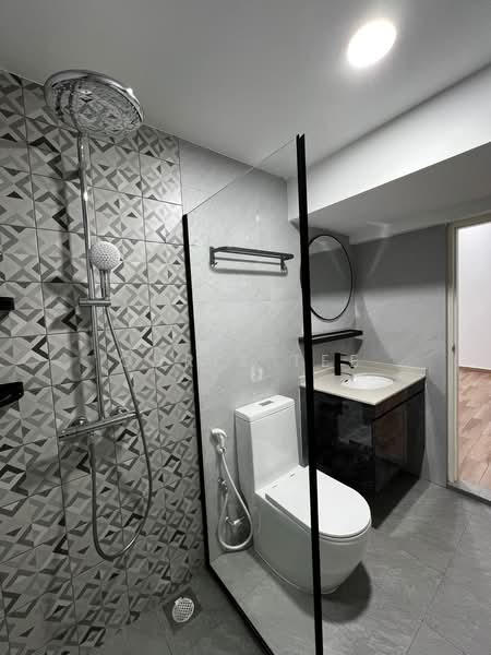 Sembawang Hills Estate, Sembawang Hills Drive, Room Rental, 300 sqft, Terraced House For Rent, by Chris Tee, 500163515 - Bathroom - PropertyGuru.com.sg
