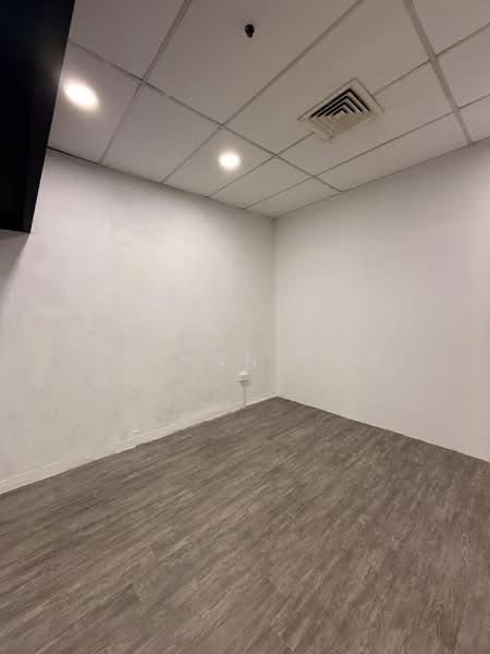 Excelsior Hotel, 5 Coleman Street, City Hall / Clarke Quay, 230 sqft, Mall Shop For Rent, by Julynn Ong, 500163523 - CommercialGuru.com.sg