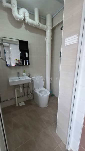723 Jurong West Avenue 5, 723 Jurong West Avenue 5, 4 Bedrooms, 1,302 sqft, HDB Flat For Sale, by Yvonne Chua, 500163527 - Bathroom - PropertyGuru.com.sg