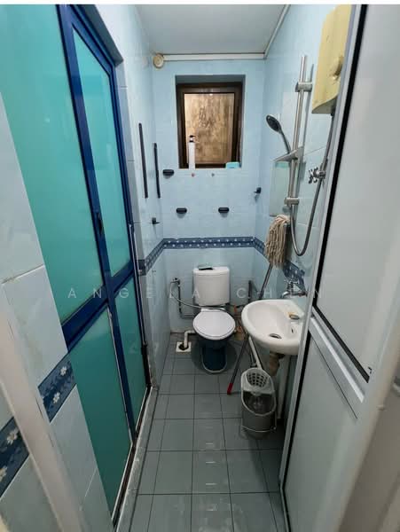 20 year lease landed Jalan Asas, Jalan Asas, 3 Bedrooms, 1,770 sqft, Corner Terrace For Sale, by Angela Chen, 500163543 - Bathroom - PropertyGuru.com.sg