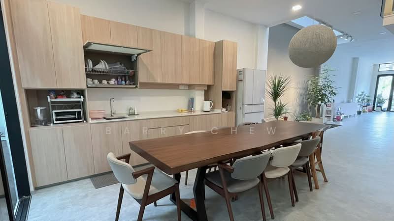 Meragi Road, , 6 Bedrooms, 4,600 sqft, Terraced House For Sale, by Barry Chew, 500163545 - Kitchen - PropertyGuru.com.sg