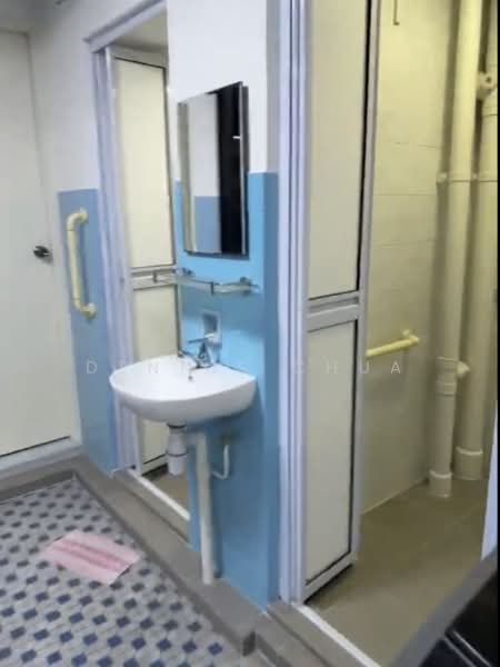 25 Toa Payoh East, 25 Toa Payoh East, 3 Bedrooms, 721 sqft, HDB Flat For Sale, by Dennis Chua, 500163586 - Bathroom - PropertyGuru.com.sg