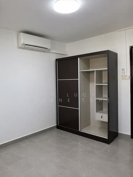 409 Bedok North Avenue 2, 409 Bedok North Avenue 2, Room Rental, 100 sqft, HDB Flat For Rent, by Toh Lucy (Serene Toh), 500163595 - Bedroom with wardrobe and aircon - PropertyGuru.com.sg