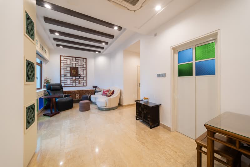 Super Cheap Freehold 5 Bedroom Potential, , 5 Bedrooms, 1,281 sqft, Apartment For Sale, by Crystan Lim, 500163607 - Living Room - PropertyGuru.com.sg