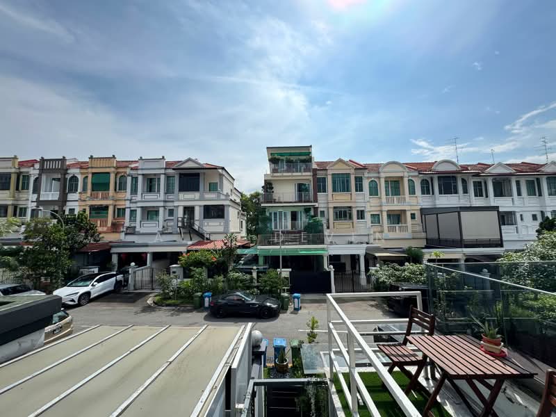 Westwood Crescent, , Room Rental, 200 sqft, Terraced House For Rent, by Alex Deven, 500163612 - Exterior - PropertyGuru.com.sg